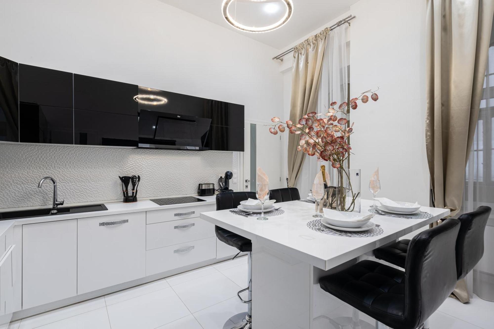 Opera Balkony Luxury Apartment With Free Parking Budapest Exterior photo