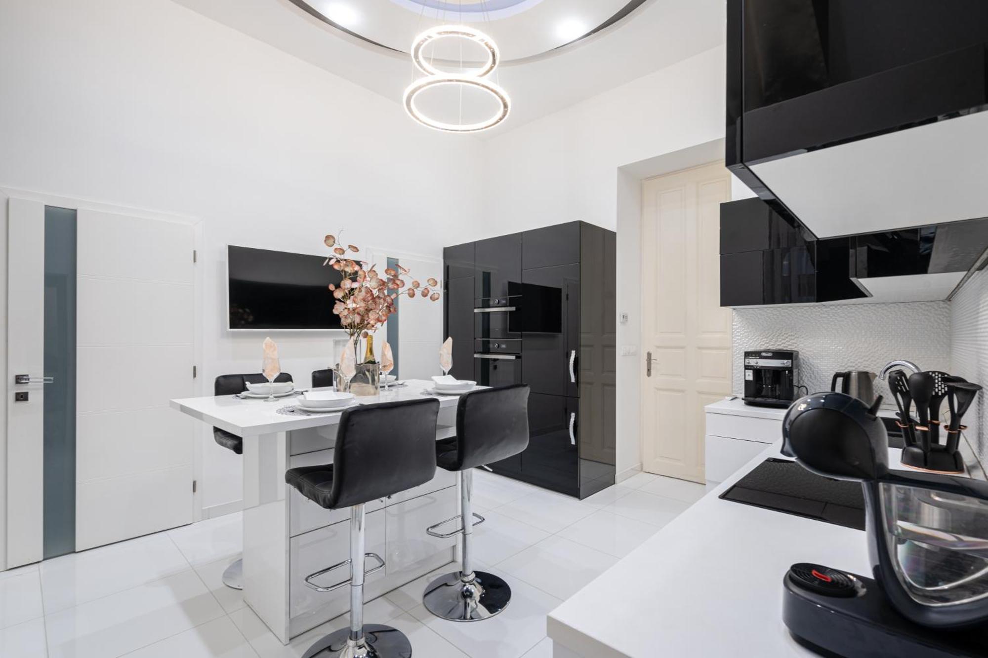 Opera Balkony Luxury Apartment With Free Parking Budapest Exterior photo