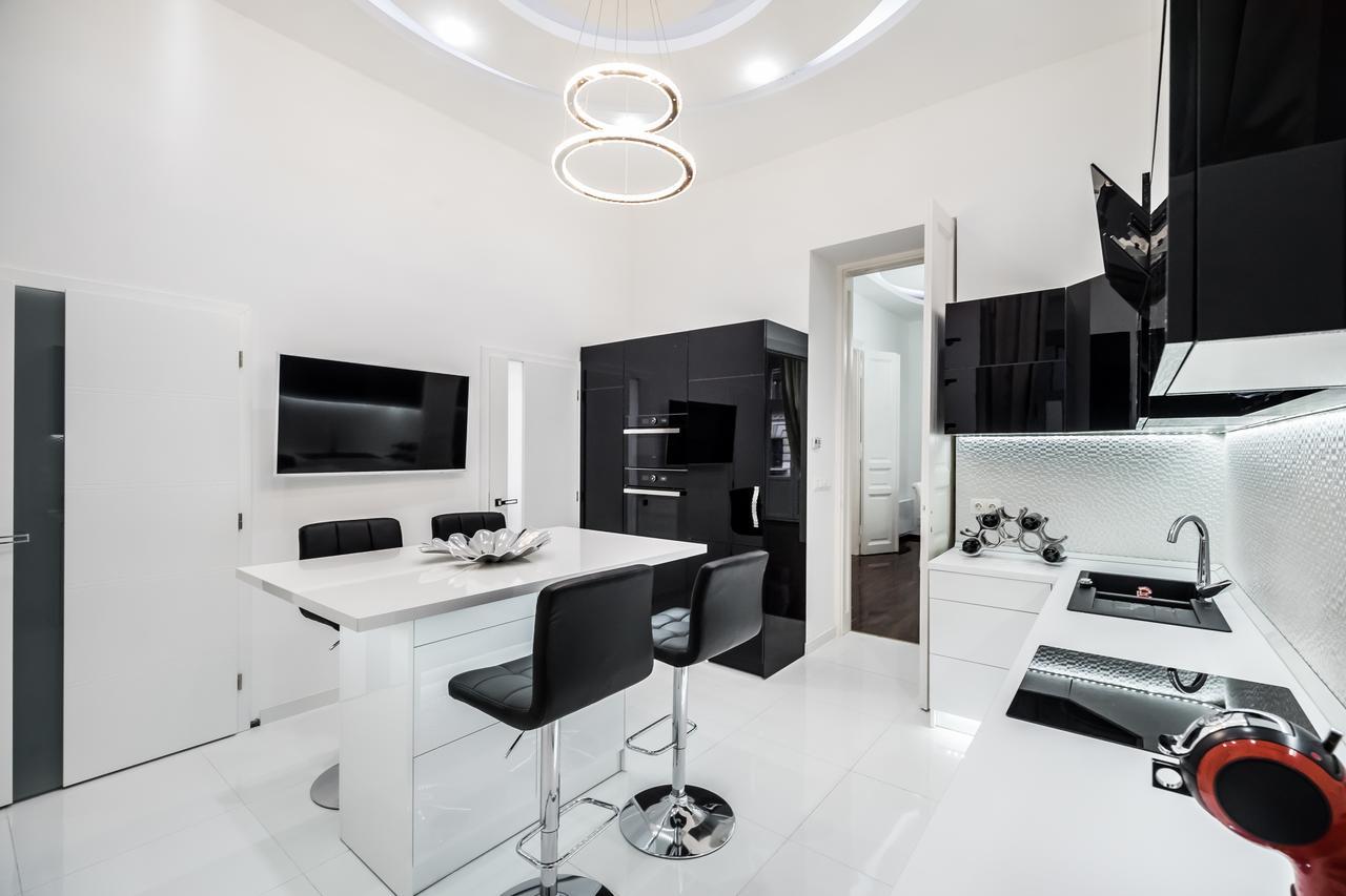 Opera Balkony Luxury Apartment With Free Parking Budapest Exterior photo